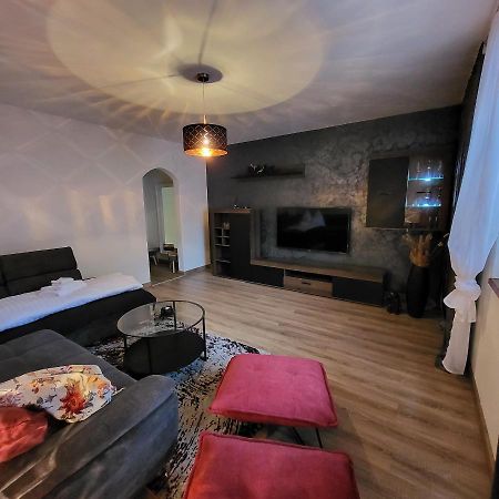 Oli Apartments Сенец Экстерьер фото