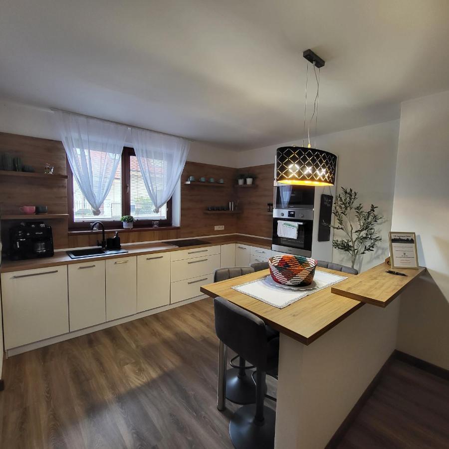 Oli Apartments Сенец Экстерьер фото