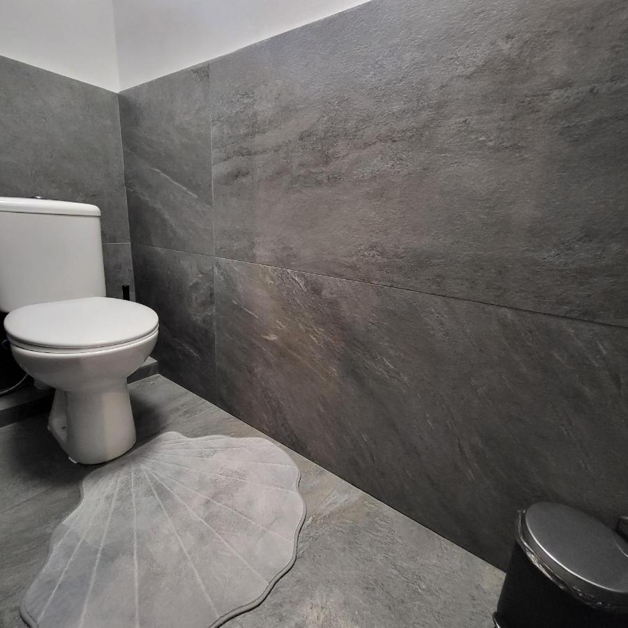 Oli Apartments Сенец Экстерьер фото