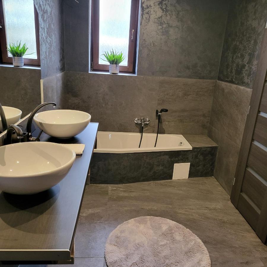 Oli Apartments Сенец Экстерьер фото