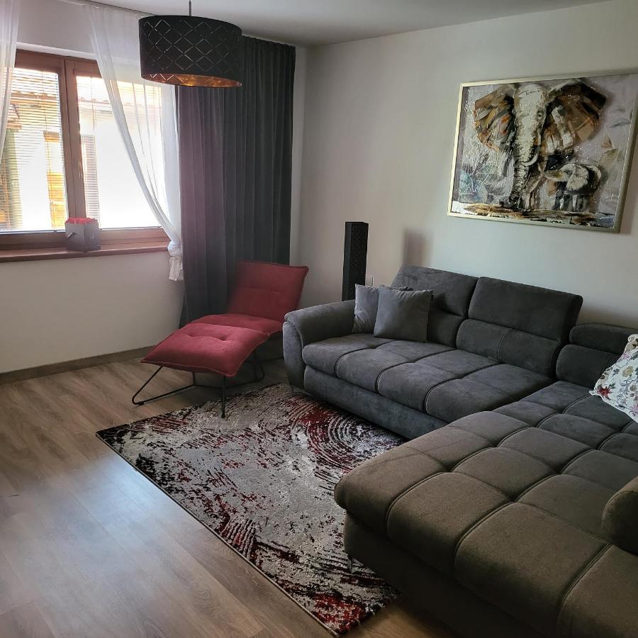 Oli Apartments Сенец Экстерьер фото