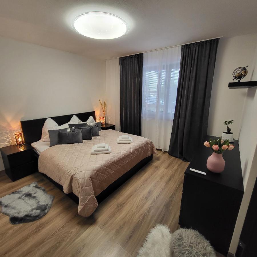 Oli Apartments Сенец Экстерьер фото