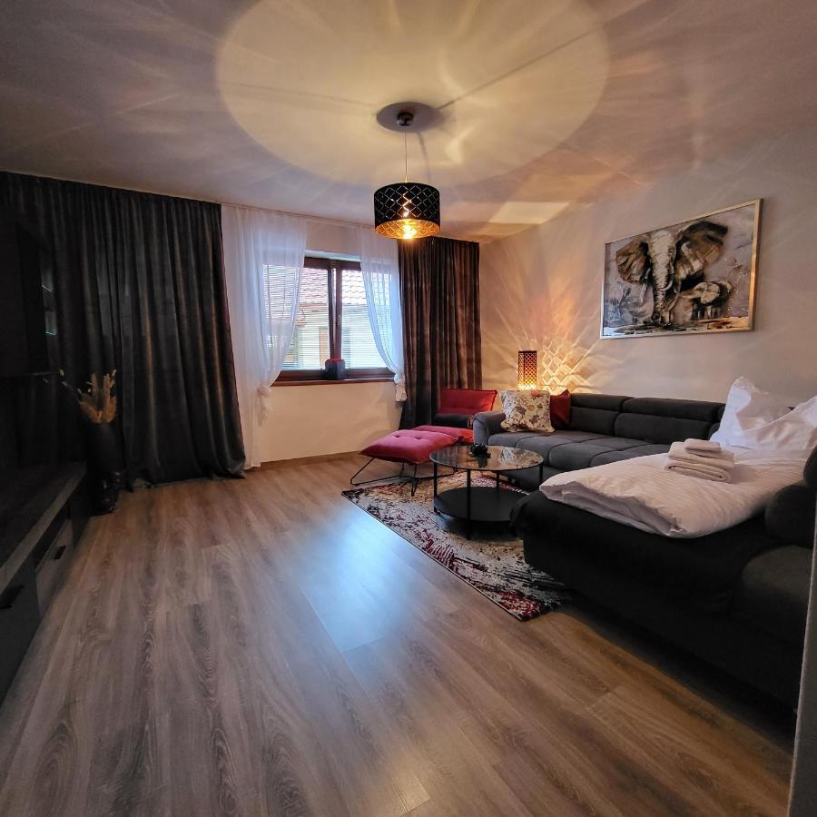 Oli Apartments Сенец Экстерьер фото